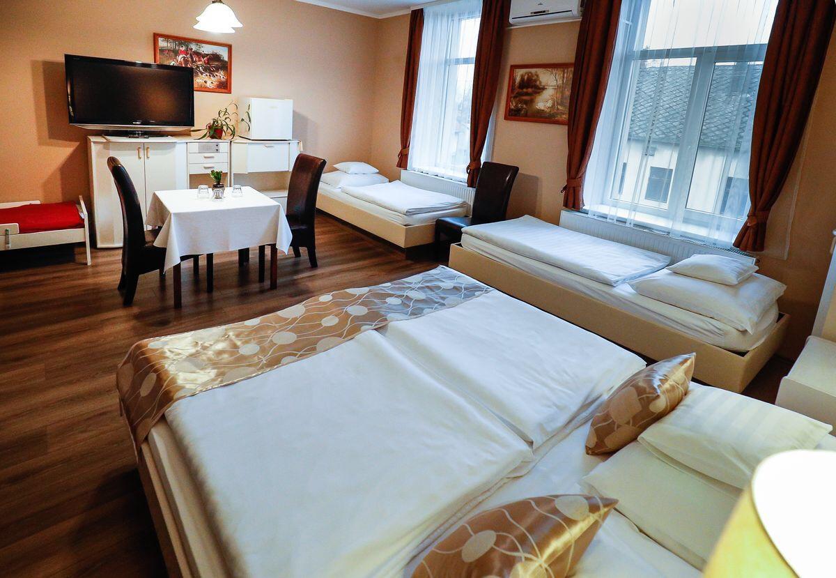 Gozmalom Etterem Es Panzio Bed and Breakfast Körmend Buitenkant foto