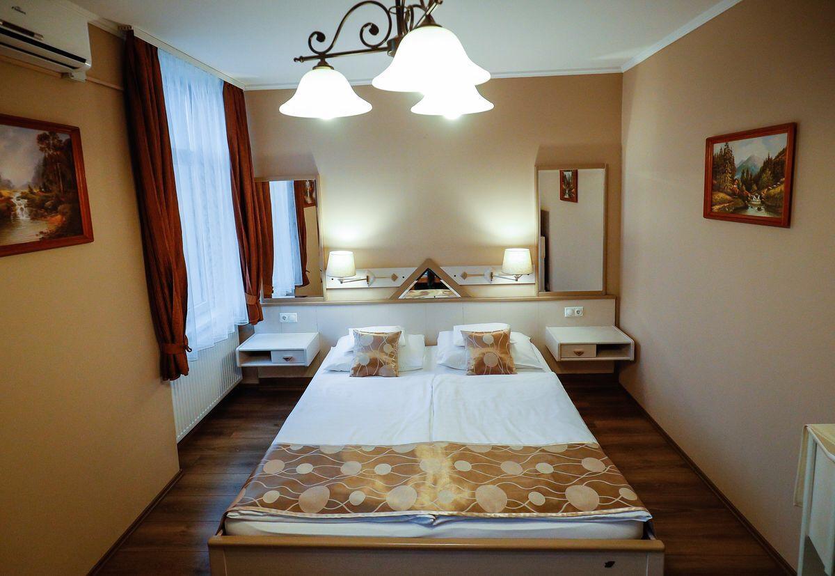 Gozmalom Etterem Es Panzio Bed and Breakfast Körmend Buitenkant foto