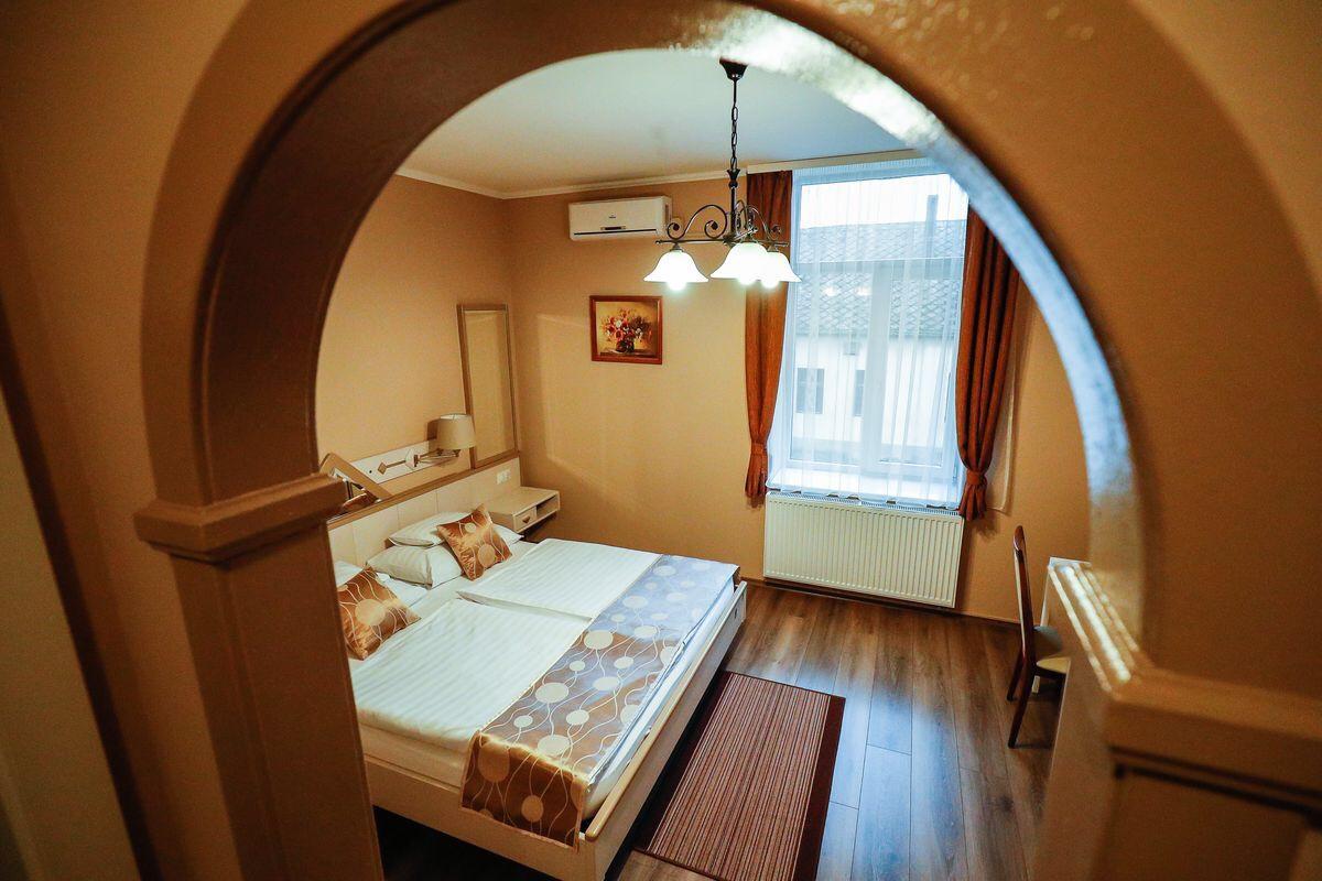 Gozmalom Etterem Es Panzio Bed and Breakfast Körmend Buitenkant foto