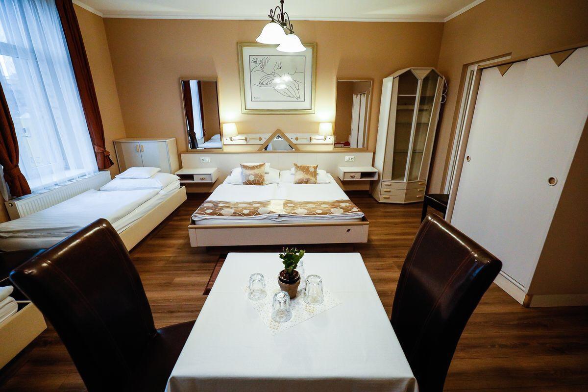 Gozmalom Etterem Es Panzio Bed and Breakfast Körmend Buitenkant foto