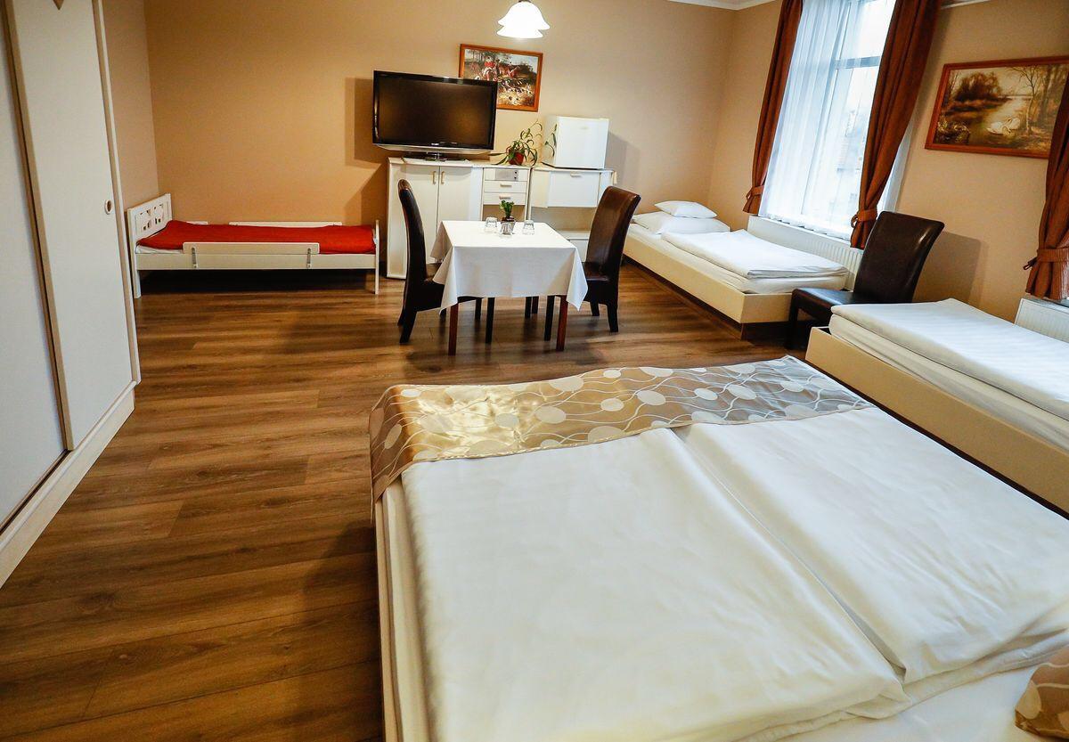 Gozmalom Etterem Es Panzio Bed and Breakfast Körmend Buitenkant foto