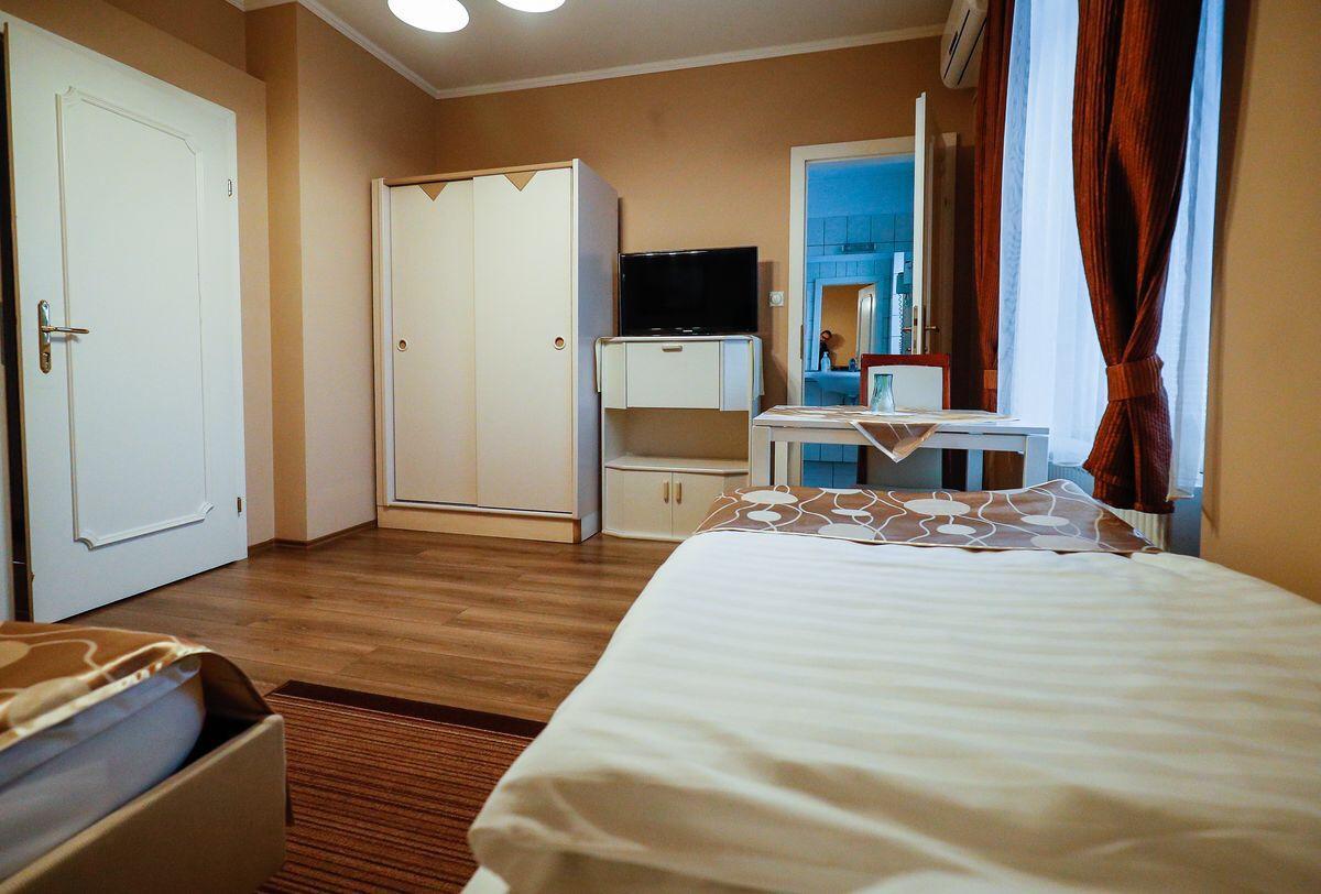 Gozmalom Etterem Es Panzio Bed and Breakfast Körmend Buitenkant foto