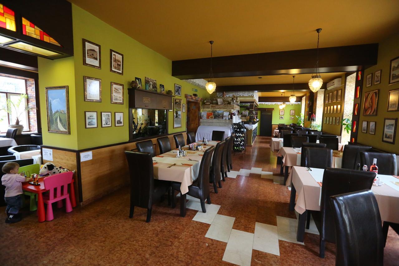 Gozmalom Etterem Es Panzio Bed and Breakfast Körmend Buitenkant foto